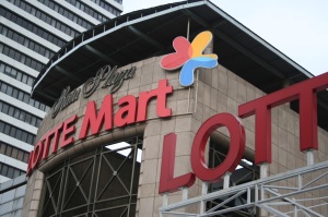 Lotte Mart, Ratu Plaza